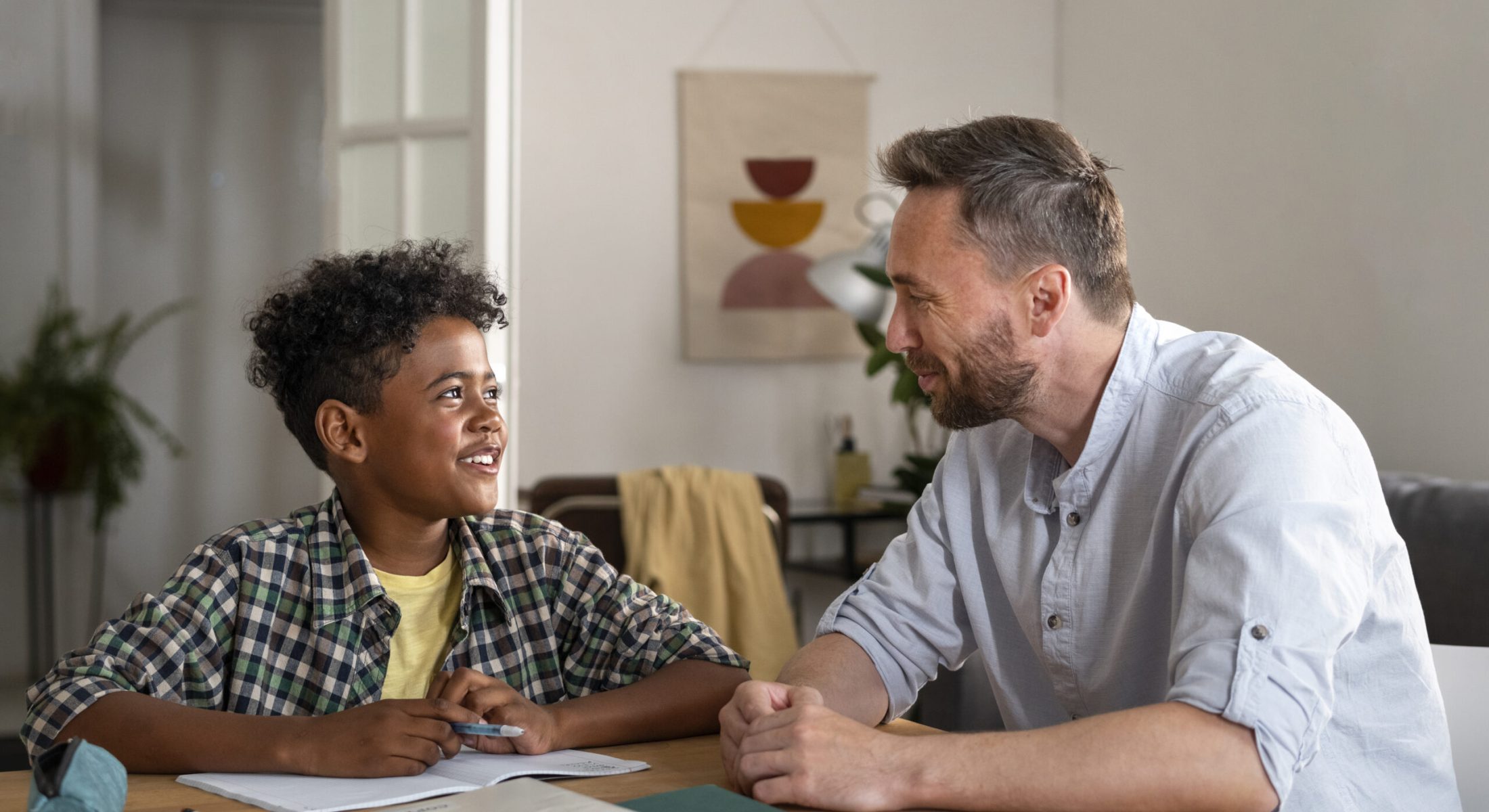 medium-shot-smiley-father-kid-home